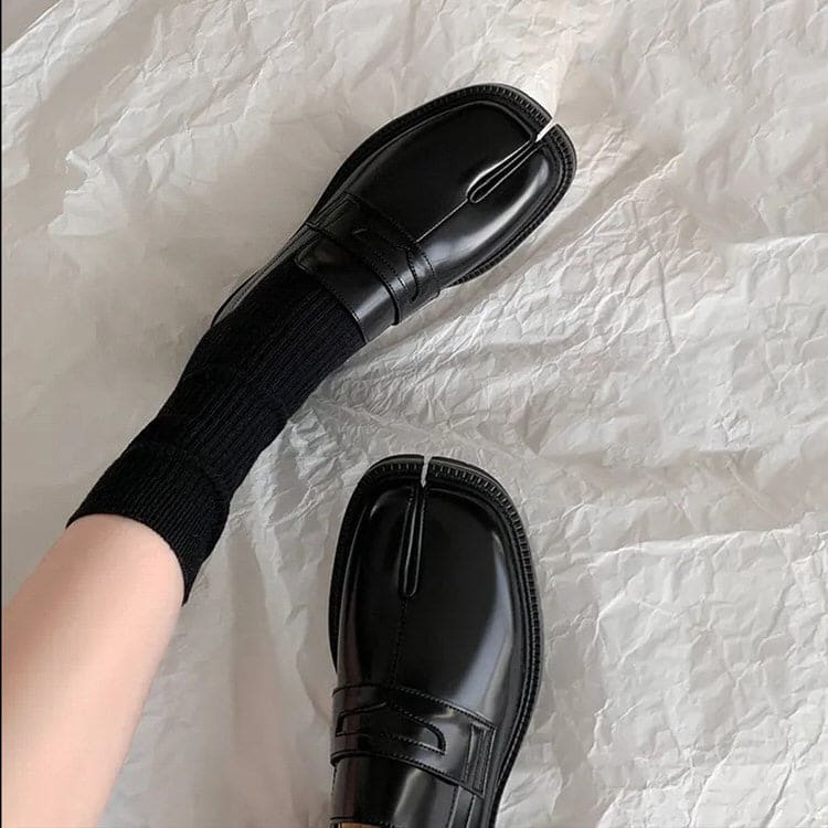 Vintage Split Toe Tabi Loafers - Sneakers