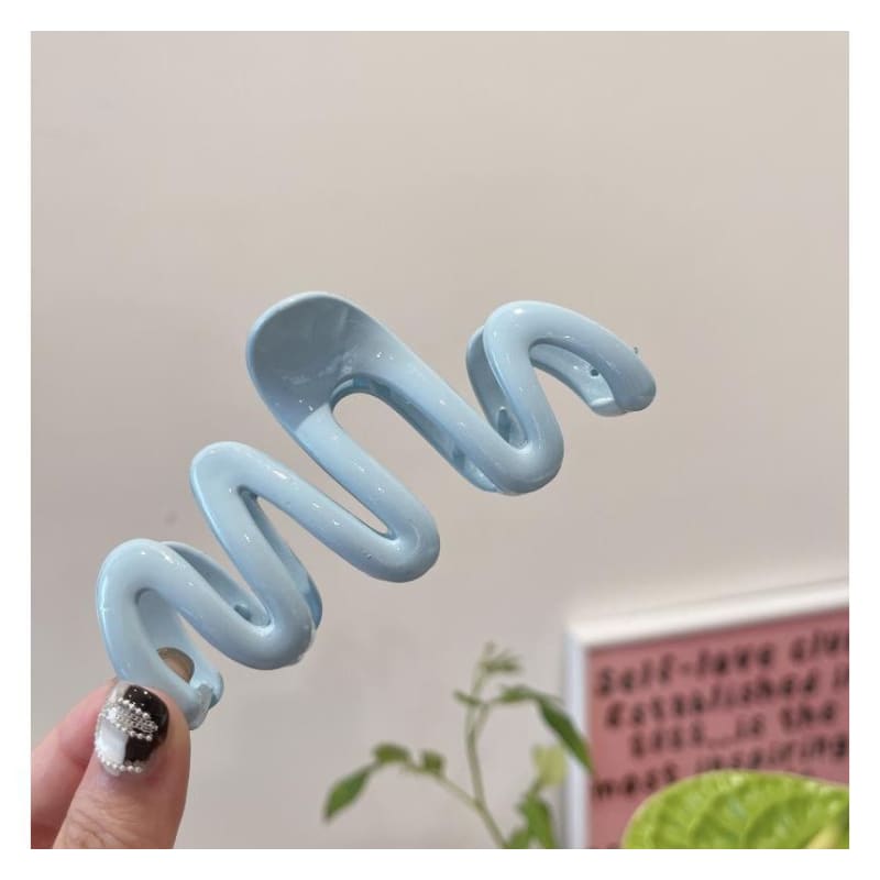 Wavy Plastic Hair Clamp