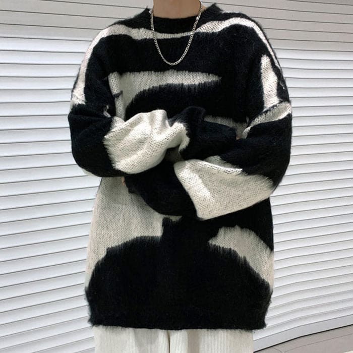 Y2K Black Fuzzy Sweater - M / Black/white - Sweater