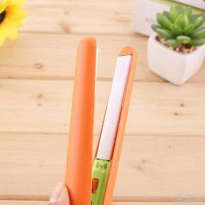 Carrot Hair Straightener MM1716 - straightener