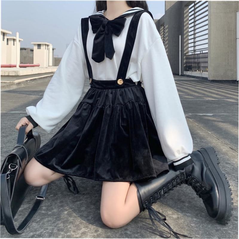 Cute Girl Bowknot Blouse And Suspender Skirt Set MK16027