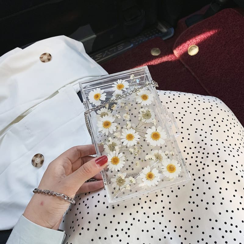 Daisy Dream Aesthetic Acrylic Clutch Bag - White