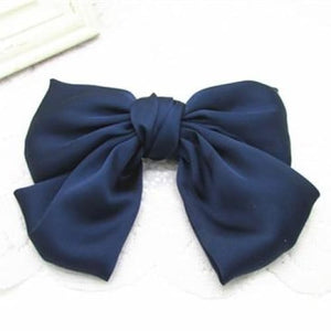 Hairpin in the form of a bow