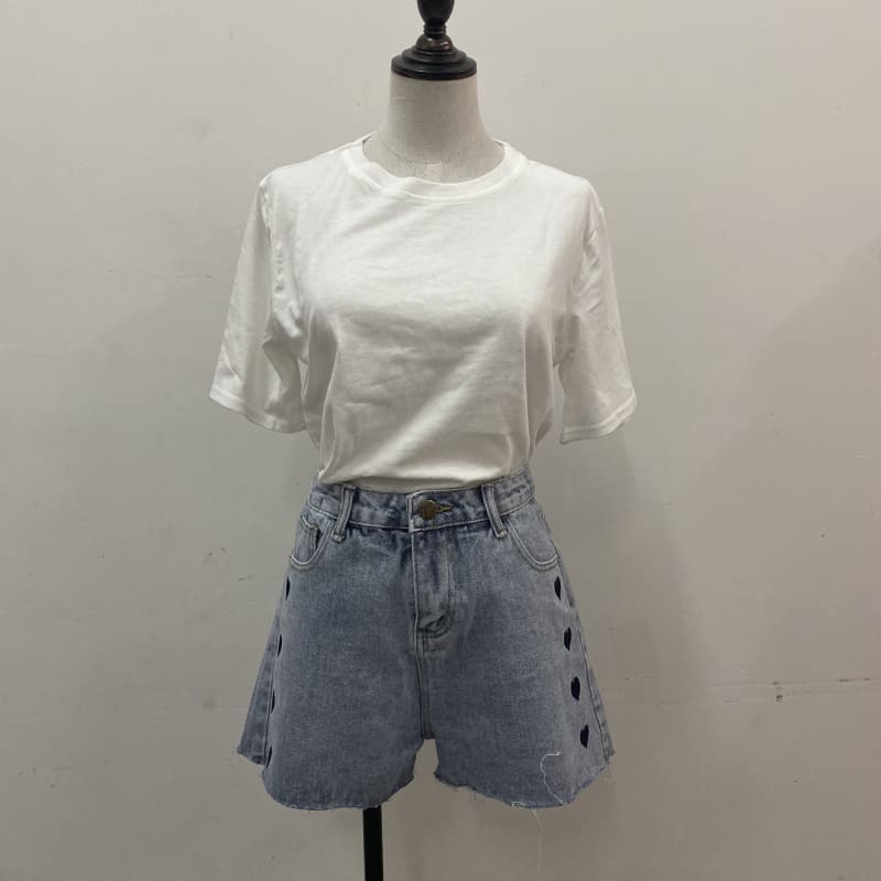 Summer/Spring Casual Outfit Denim Shorts White T-shirt 